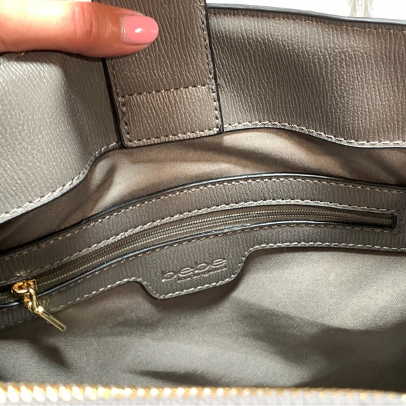 🎉4x Host Pick!🎉 Bebe gray tote bag gold includes removable shoulder strap NWOT - Picture 12 of 16